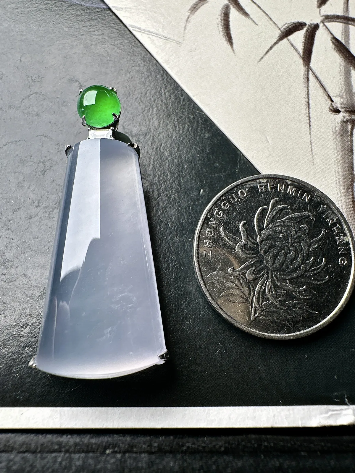 【冰种无事柱】精品，种水上乘，通透闪亮，晶莹剔透。18K金钻镶嵌，裸石尺寸33*17.6*6.3毫米