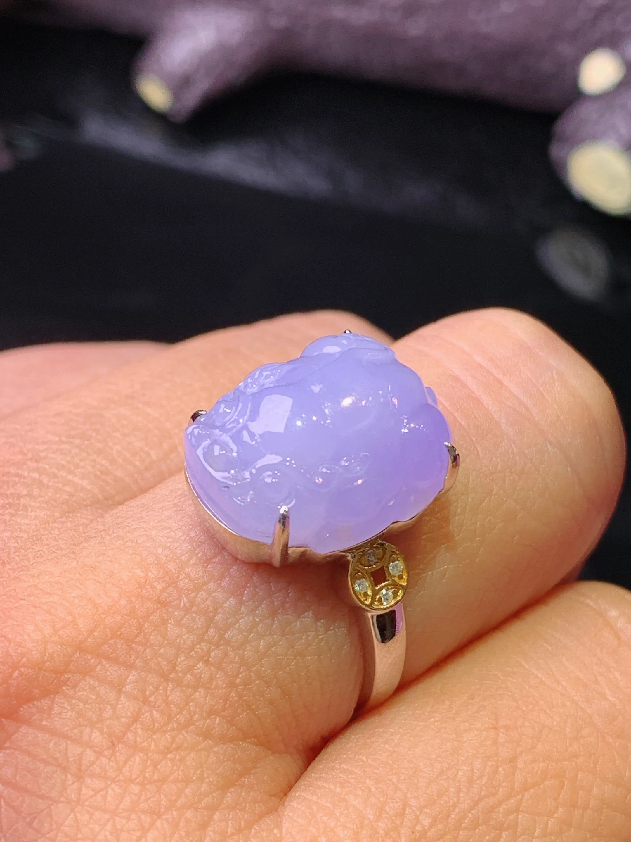 18k金钻镶嵌紫罗兰貔貅戒指 玉质细腻 色泽清新艳丽 圈口14.5 整体尺寸16*13*8.5