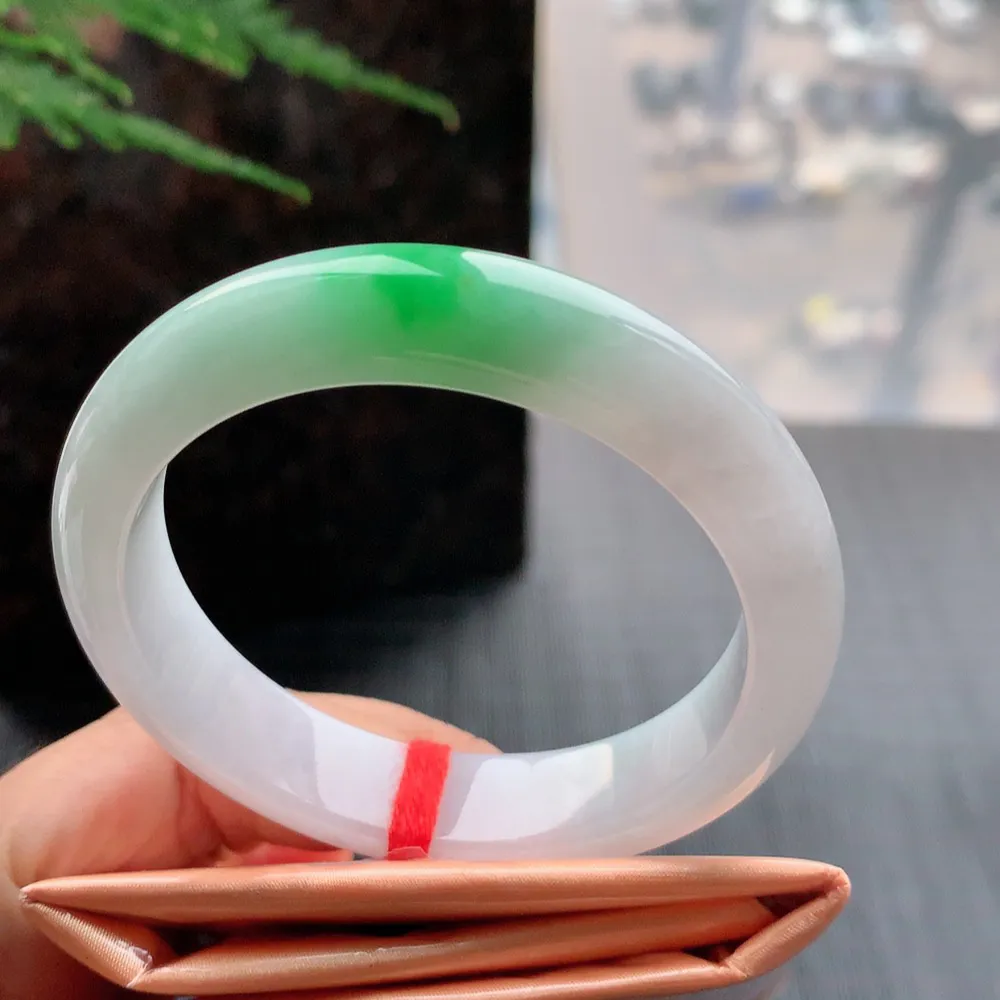 正圈冰糯阳绿 无瑕 尺寸:53.7/12.7/8.1 色好