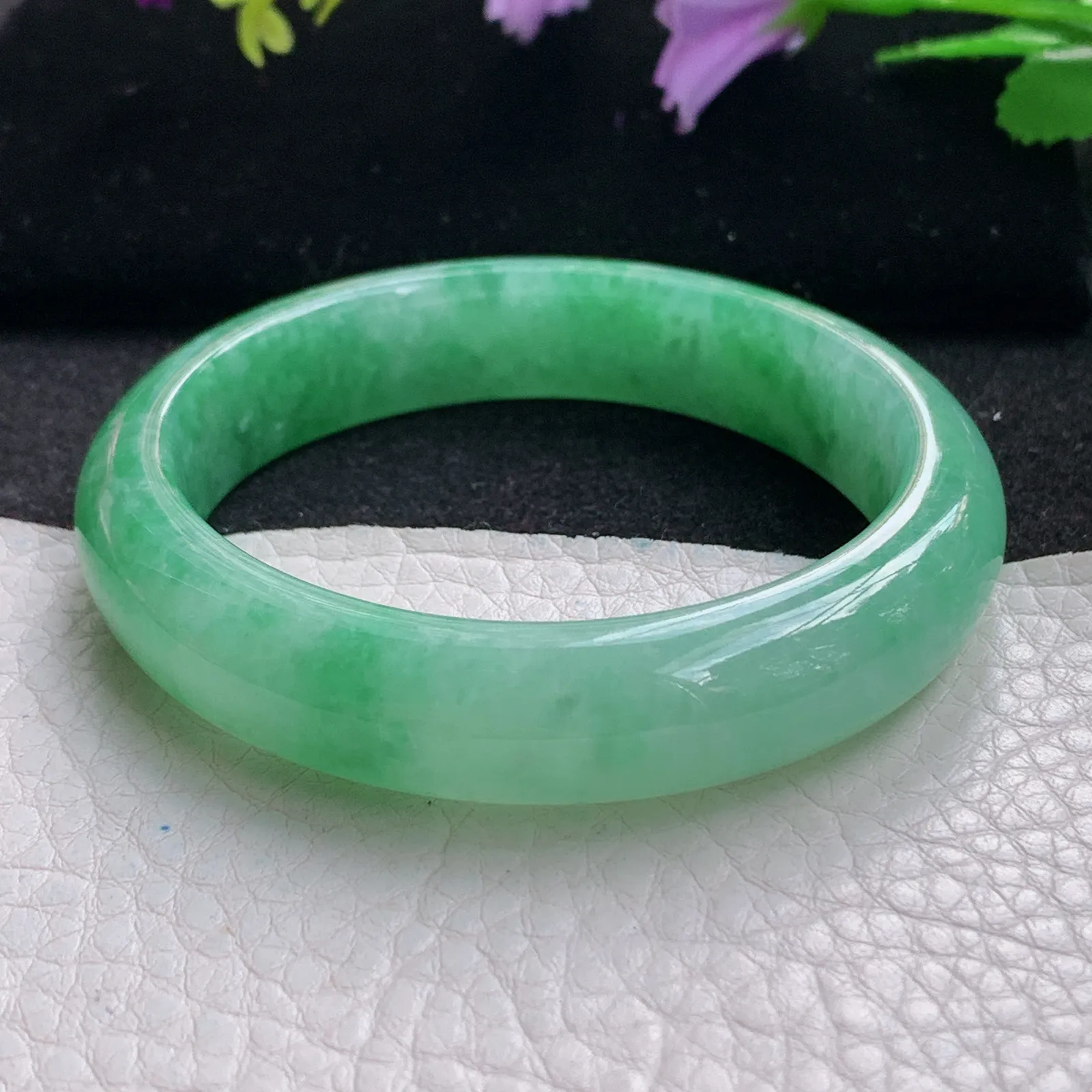 pj自然光53.5*49*11.5*7.8贵妃镯 缅甸翡翠a货玉手镯满绿秀气宽边蛋形玉手环
