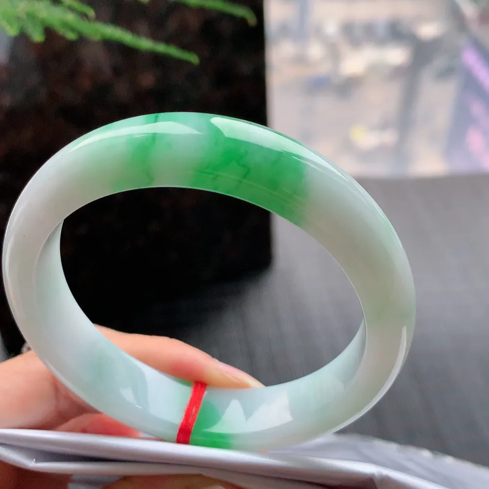 正圈冰糯阳绿 无瑕 尺寸:55.4/12.5/8.2 色好