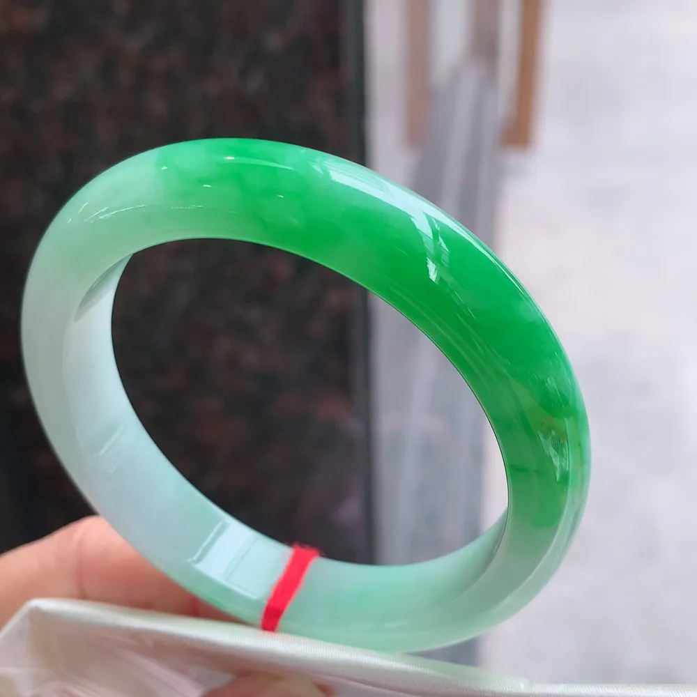 正圈一大节辣阳绿 无瑕 尺寸:55.8/12.1/8.6  色好