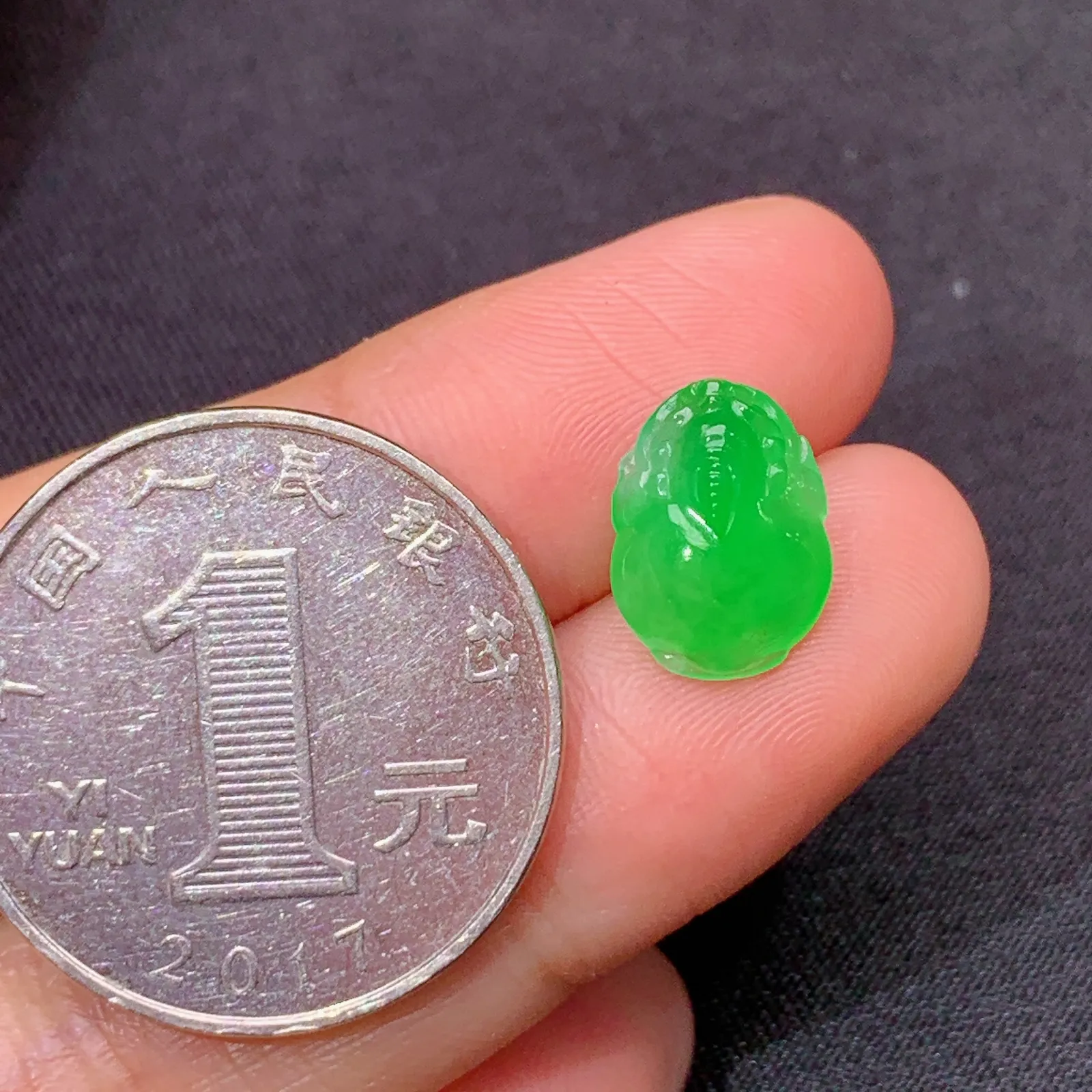 冰阳绿貔貅，镶嵌佳品，冰润色阳，玉质细腻，种水足 尺寸11.4*8.2*4