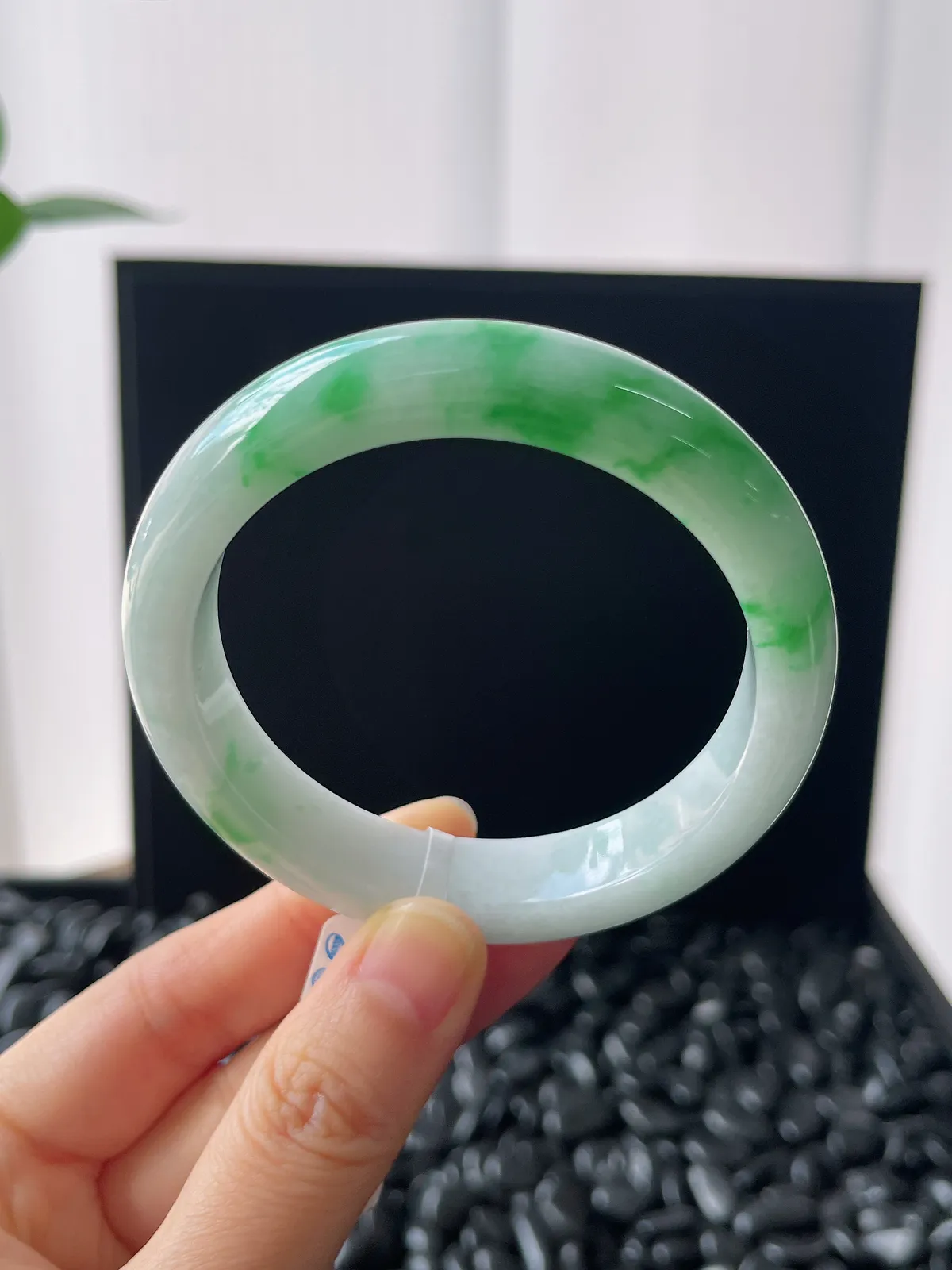 正圈55圈口，翡翠糯化种飘绿手镯