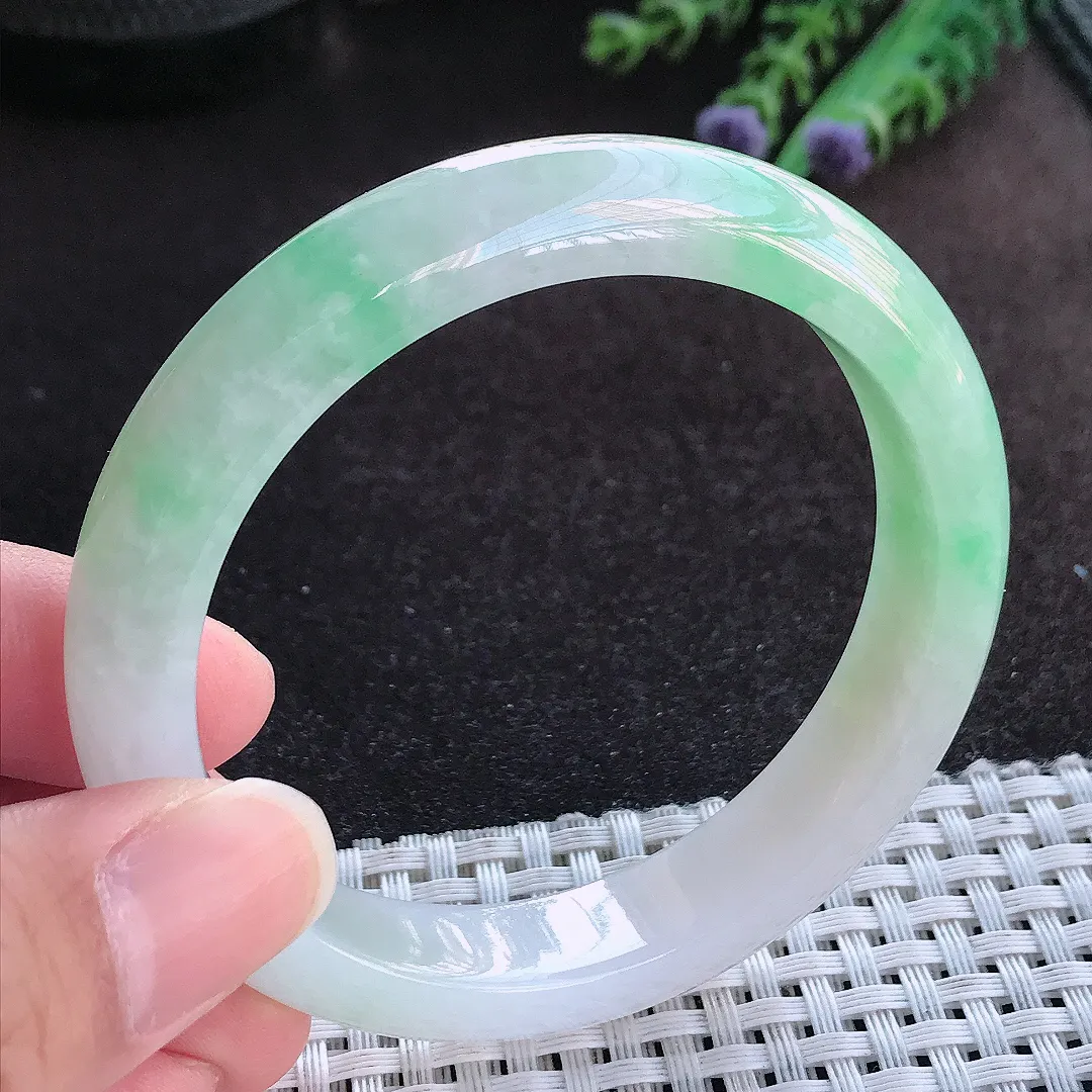 天然a货翡翠56/11.5/8.1老坑冰润水灵飘绿手镯宽边玉手镯