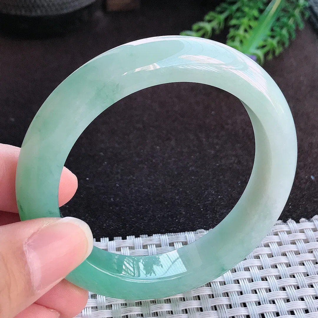 天然a货翡翠55.5/12.1/9.3老坑冰胶水灵甜绿色手镯宽边玉手镯