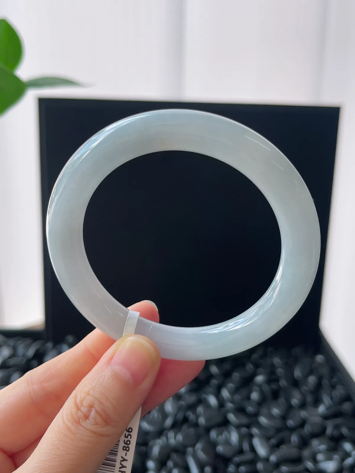 圆镯53圈口，翡翠糯化种淡蓝色手镯