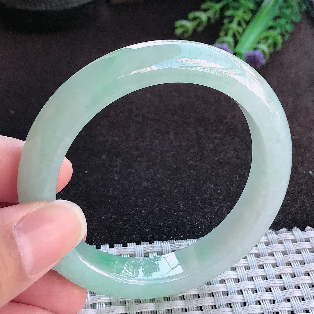 天然a货翡翠54.8/11.7/8.8老坑冰胶水灵冰晴绿手镯宽边玉手镯