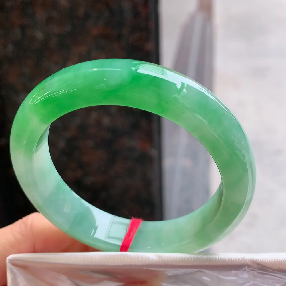 正圈冰糯芙蓉阳绿 无瑕 尺寸:53.4/12.2/8.7 色好