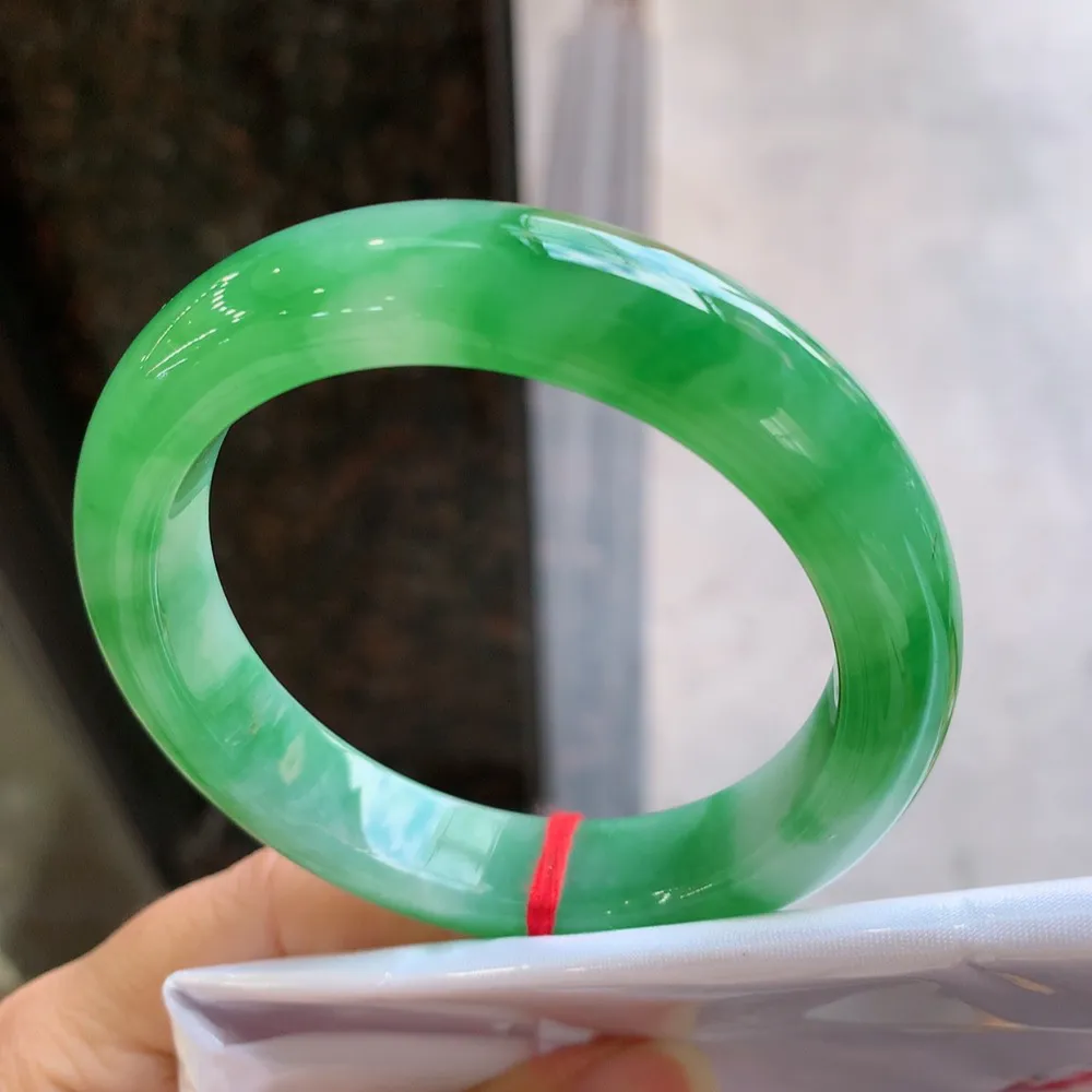 正圈高冰阳绿 无瑕 尺寸:54.8/12.2/9.1 种色俱佳