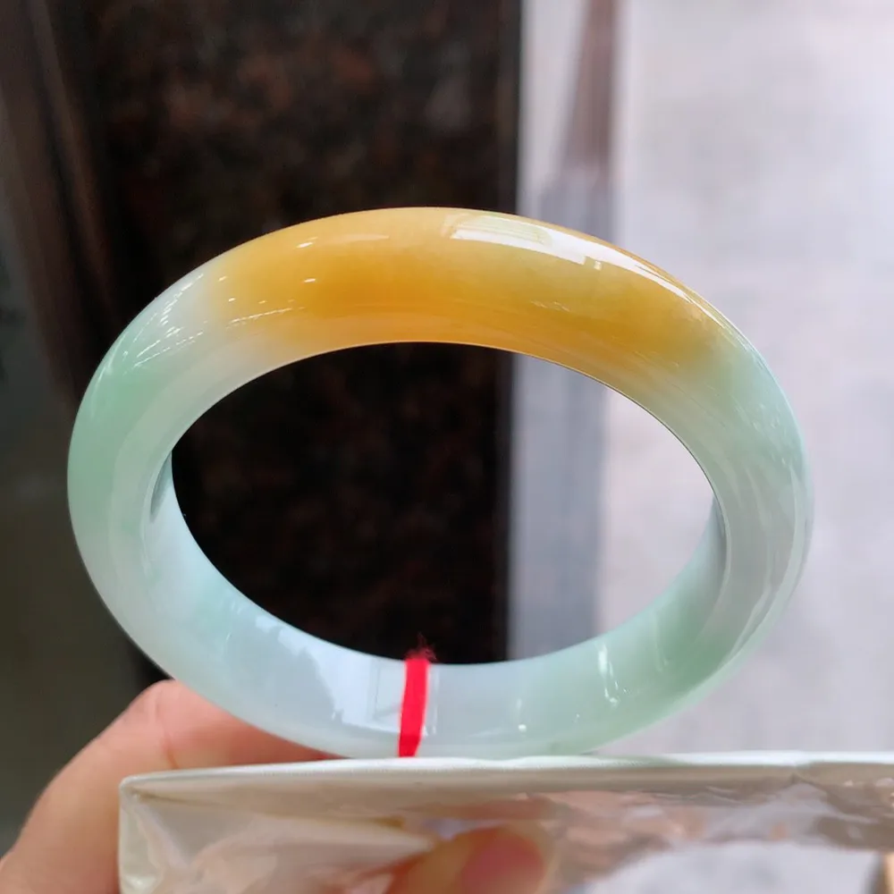 正圈冰糯黄加绿 无瑕 尺寸:56.6/12.3/8.9 超值