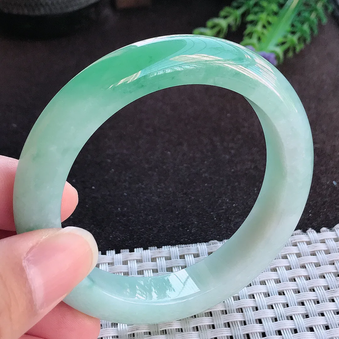 天然a货翡翠55.5/12.1/9.3老坑冰胶水灵甜绿色手镯宽边玉手镯