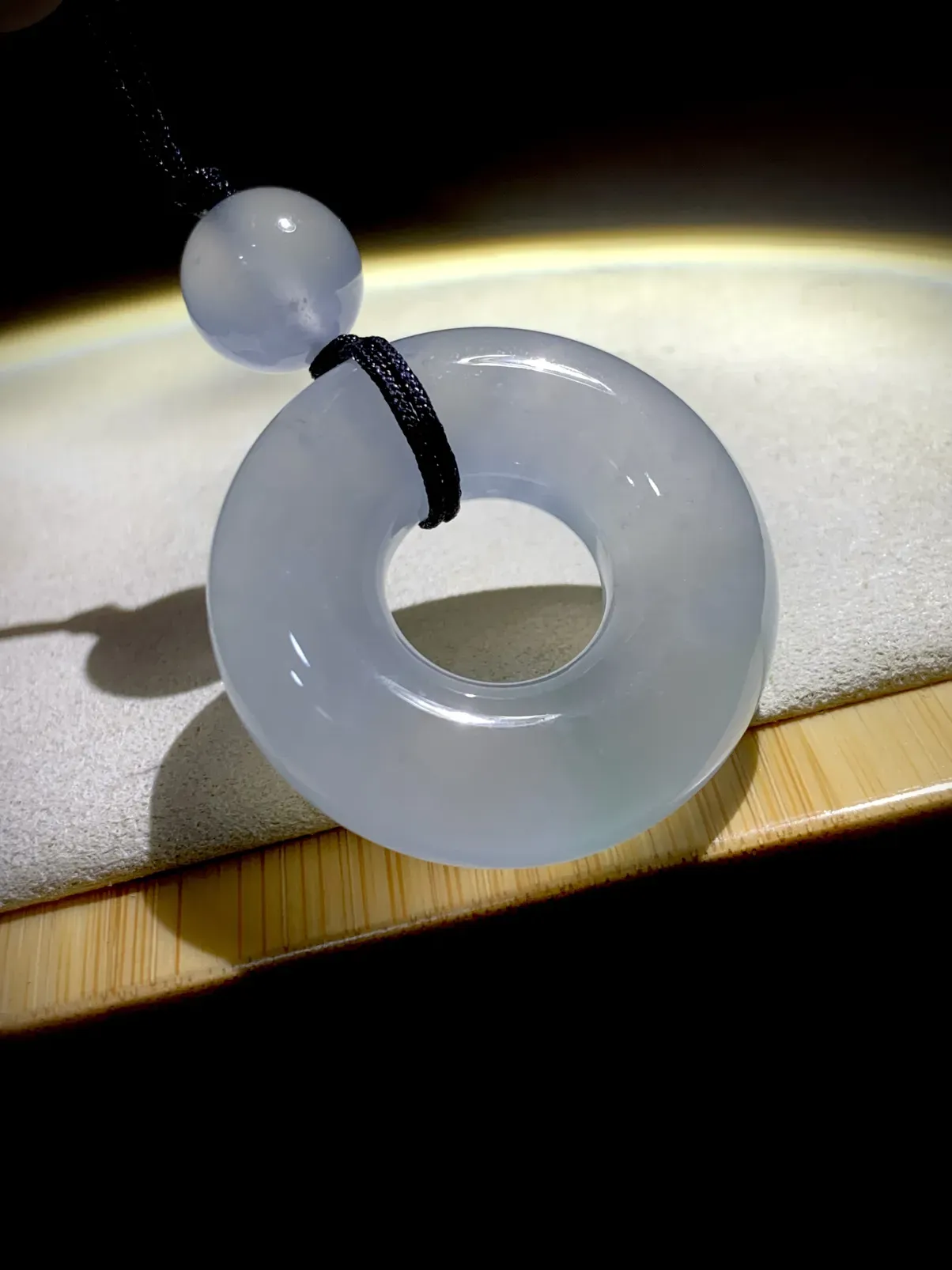 白冰扣子平安扣，34.2-10.5mm，
珠子直径11.5mm，