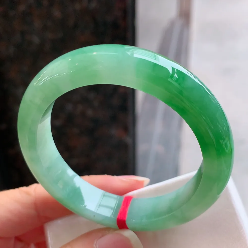 正圈冰糯芙蓉阳绿 无瑕 尺寸:53.4/12.2/8.7 色好