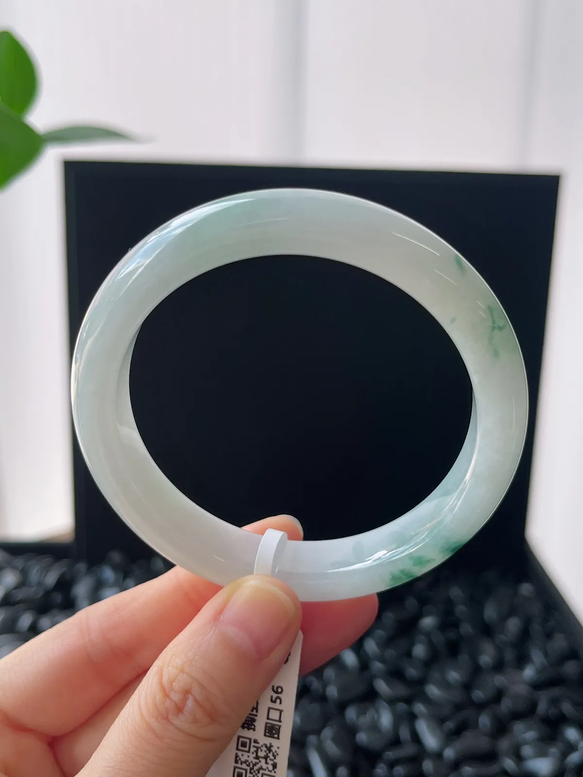 正圈56圈口，翡翠冰糯种飘绿手镯