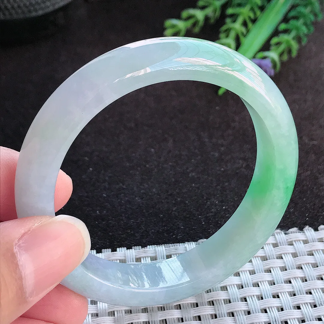 天然a货翡翠52/11.6/7.7老坑精美冰胶下圈口飘阳绿手镯宽边玉手镯