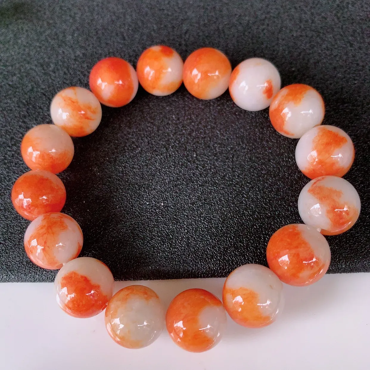 自然光实拍，冰润黄翡双彩翡翠手串，颜色丰富，料子细腻，高档大气，自戴送礼佳品！#46.17取一尺寸1