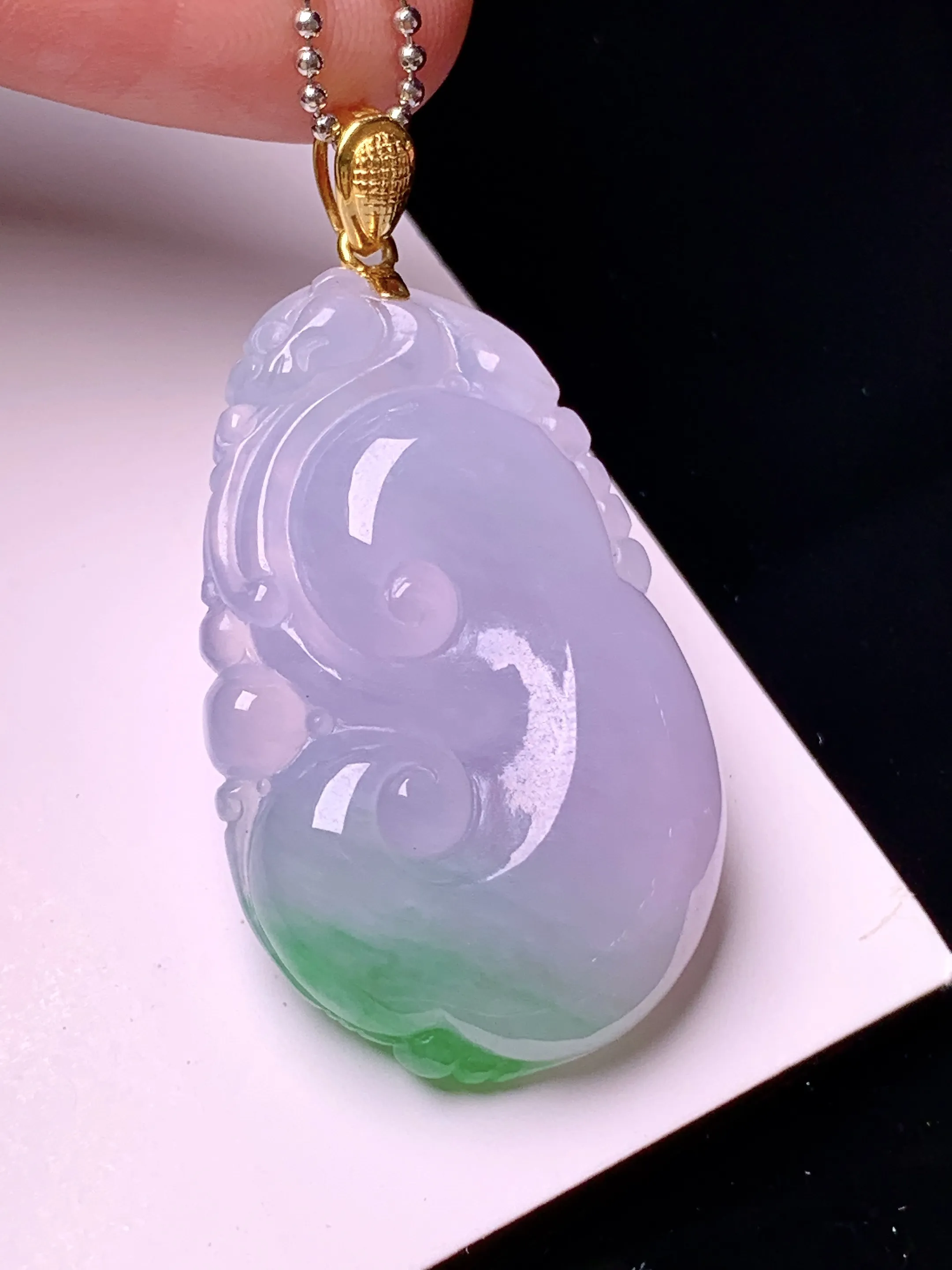 18k金镶嵌淡紫罗兰飘绿如意吊坠 玉质细腻 色泽清新艳丽 整体尺寸40.8*21*7