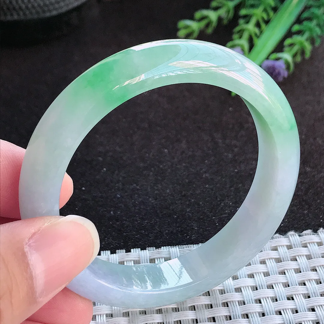 天然a货翡翠52/11.6/7.7老坑精美冰胶下圈口飘阳绿手镯宽边玉手镯