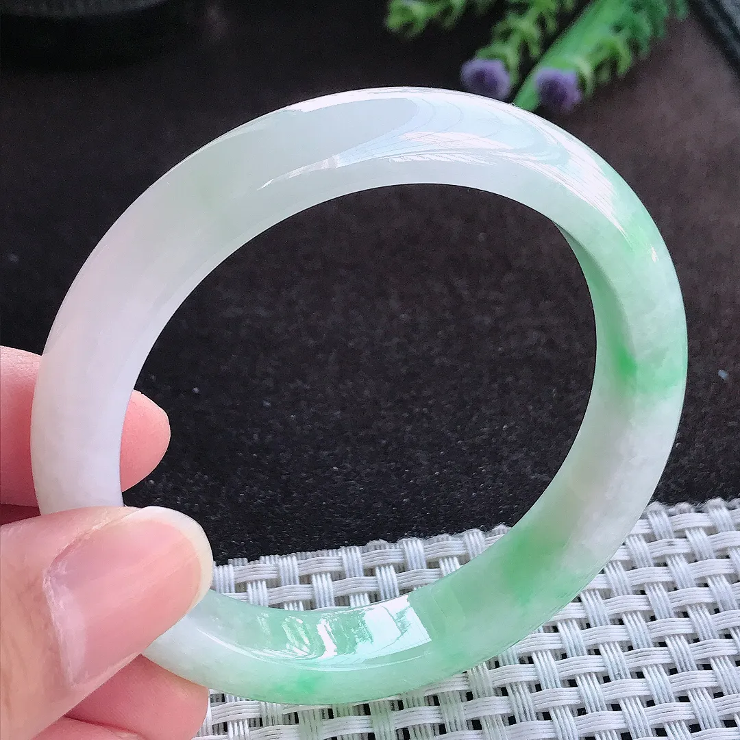 天然a货翡翠56/11.5/8.1老坑冰润水灵飘绿手镯宽边玉手镯