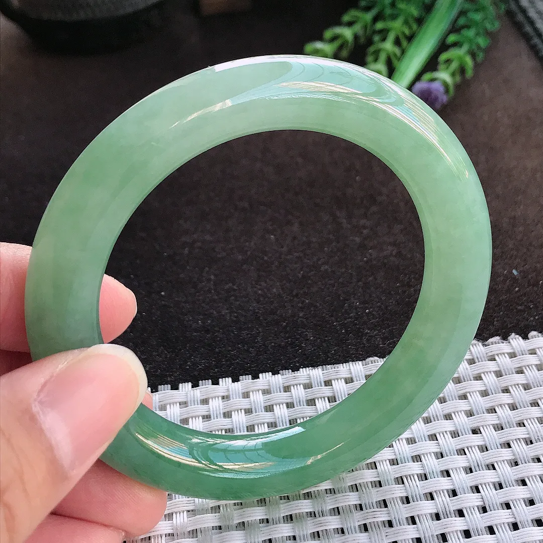 天然a货翡翠55/10.7/10.8老坑冰胶水灵冰晴满绿圆条手镯玉手镯