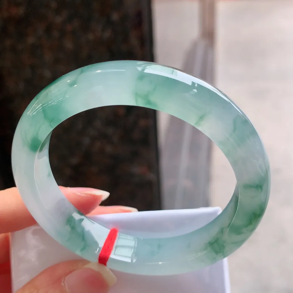 正圈冰玻飘花 无瑕 尺寸:56.1/12.1/8.7 花美 种水好