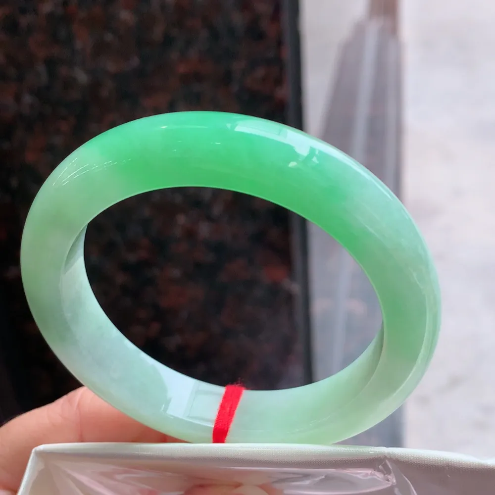 正圈一大节冰阳绿 无瑕 尺寸:58.4/12.9/9.6 色好版型好