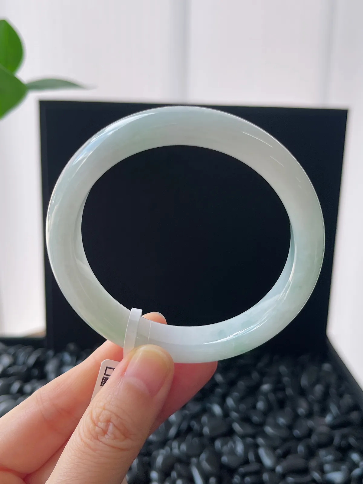 正圈56圈口，翡翠冰糯种飘绿手镯