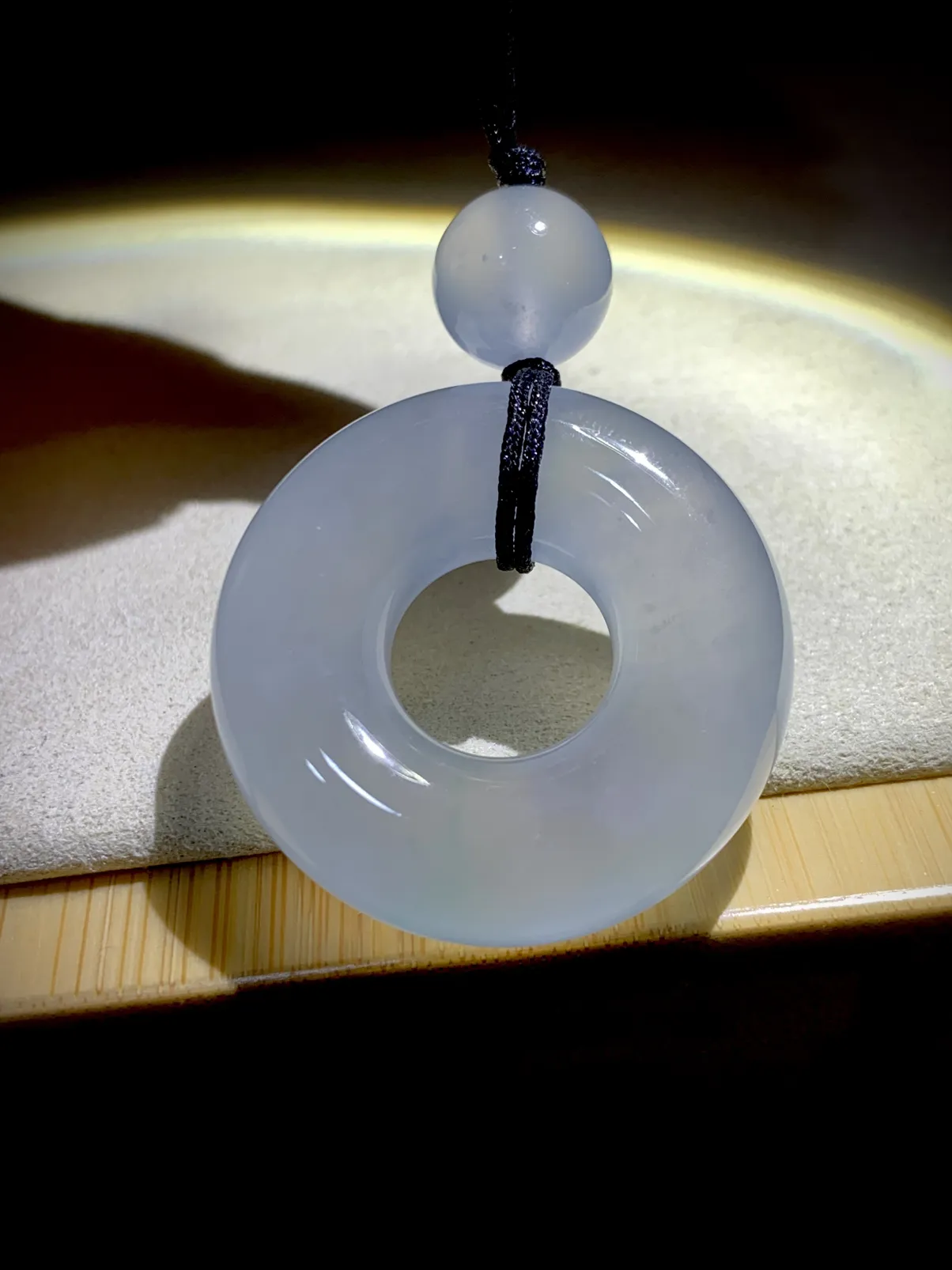 白冰扣子平安扣，34.2-10.5mm，
珠子直径11.5mm，