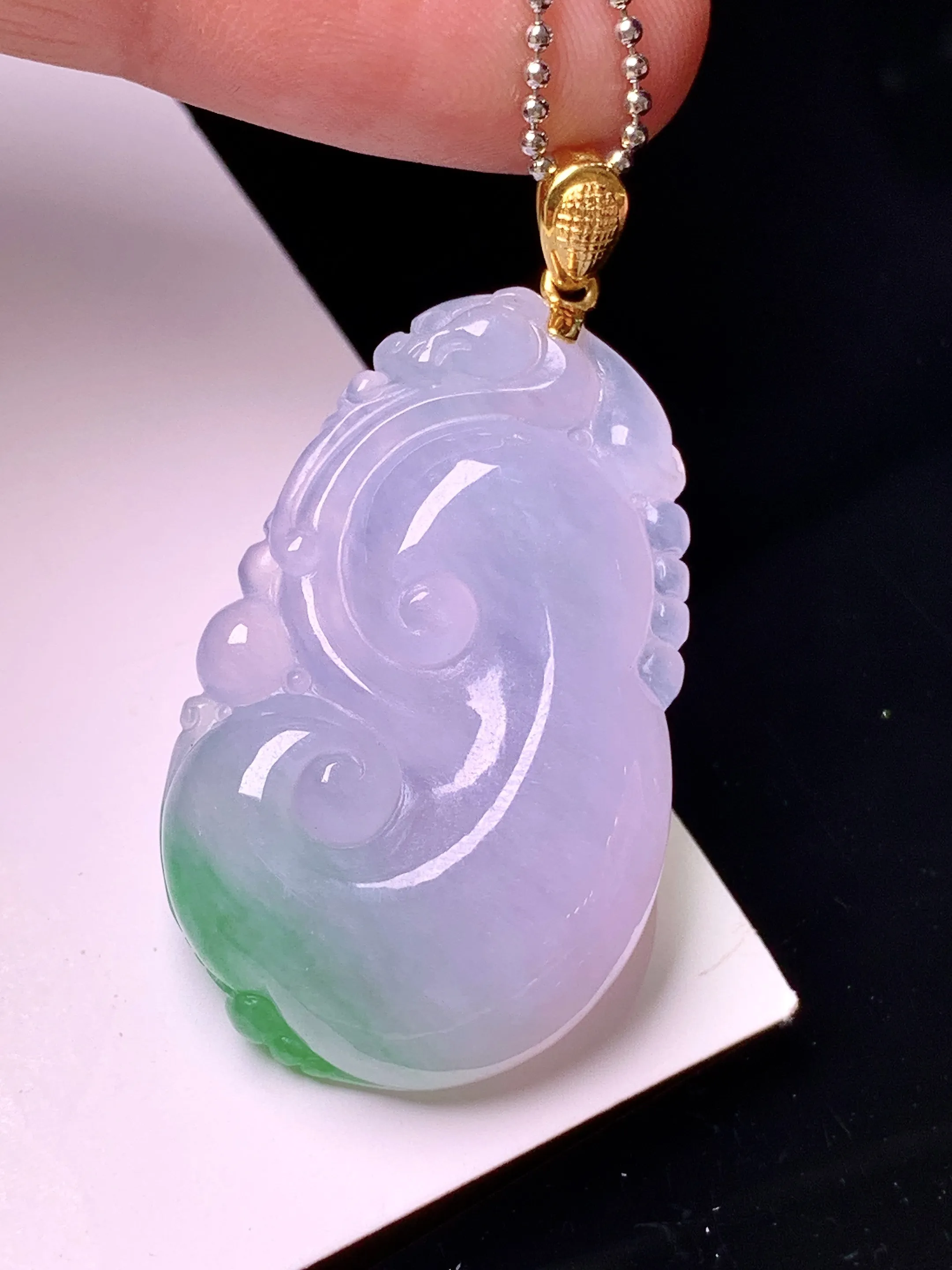 18k金镶嵌淡紫罗兰飘绿如意吊坠 玉质细腻 色泽清新艳丽 整体尺寸40.8*21*7