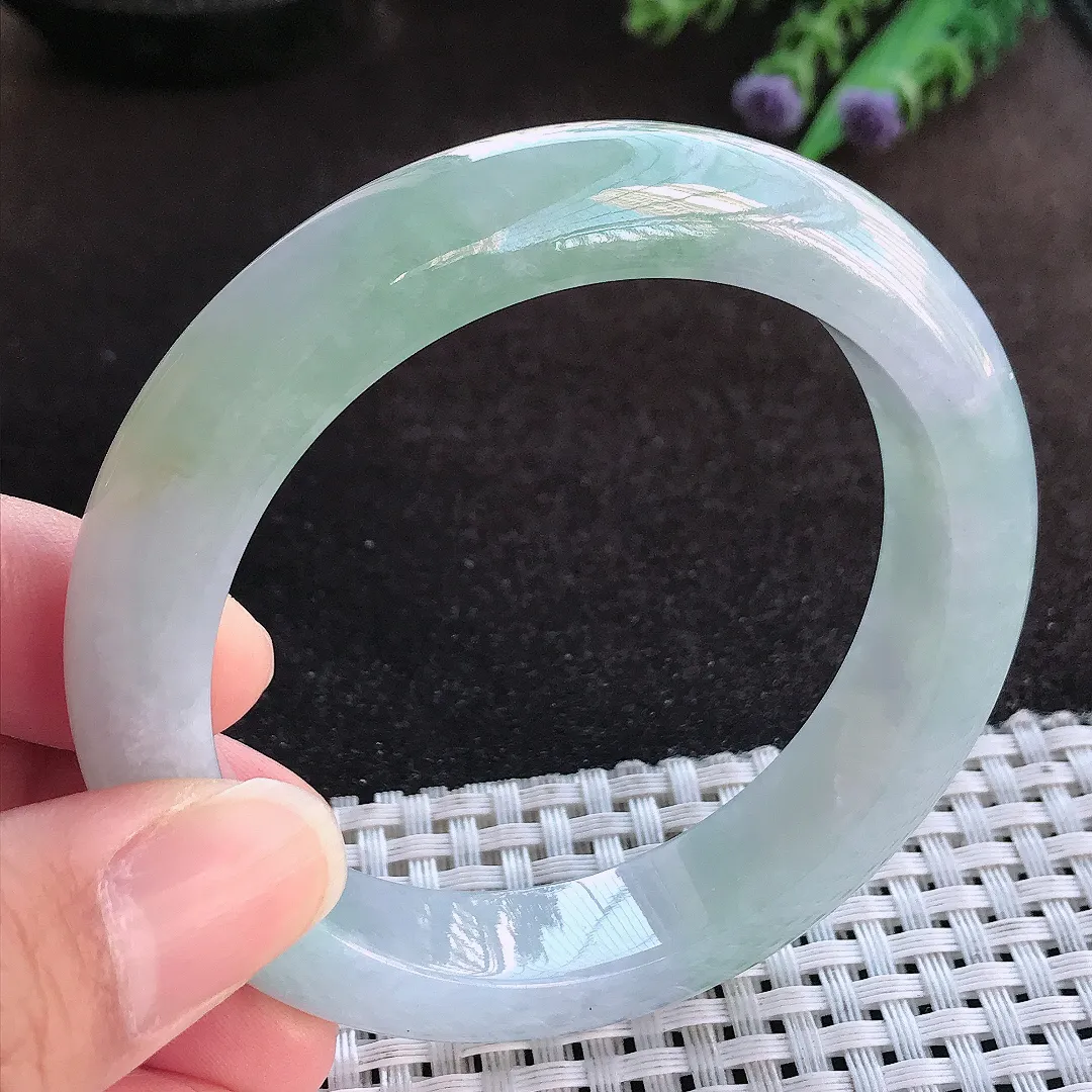 天然a货翡翠56/12.4/9.1老坑精美冰润浅绿色手镯宽边玉手镯