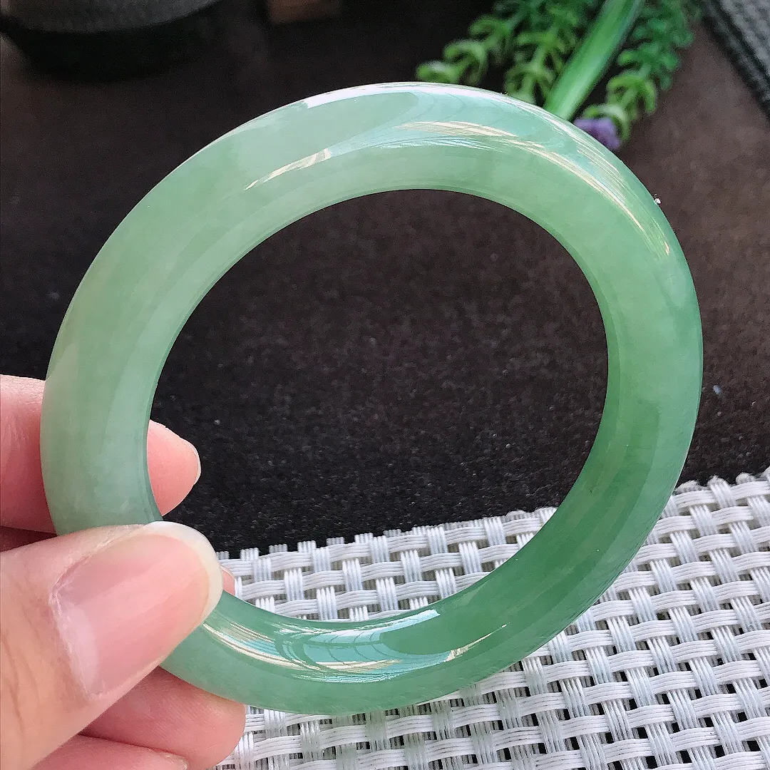 天然a货翡翠55/10.7/10.8老坑冰胶水灵冰晴满绿圆条手镯玉手镯