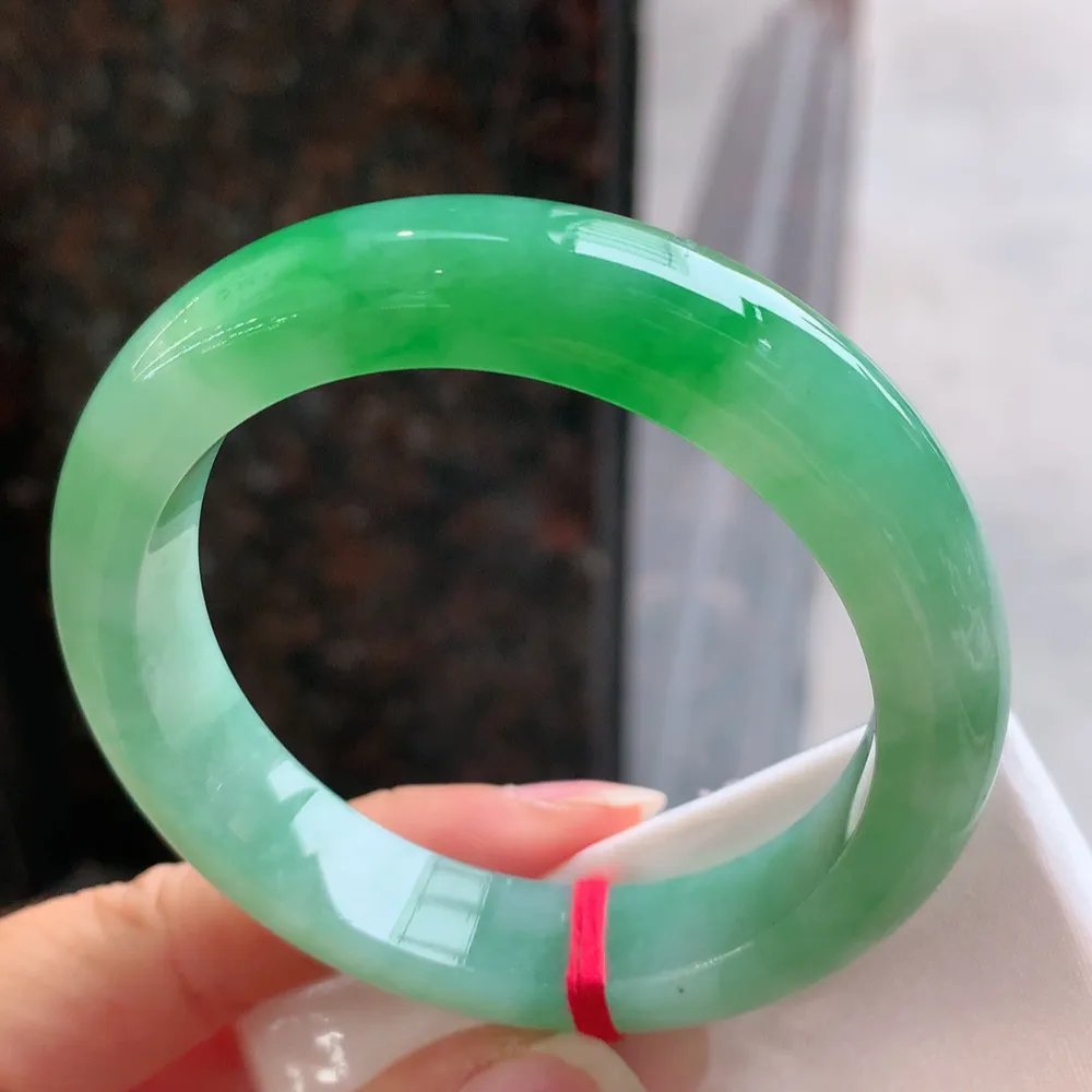 正圈冰糯芙蓉阳绿 无瑕 尺寸:53.4/12.2/8.7 色好