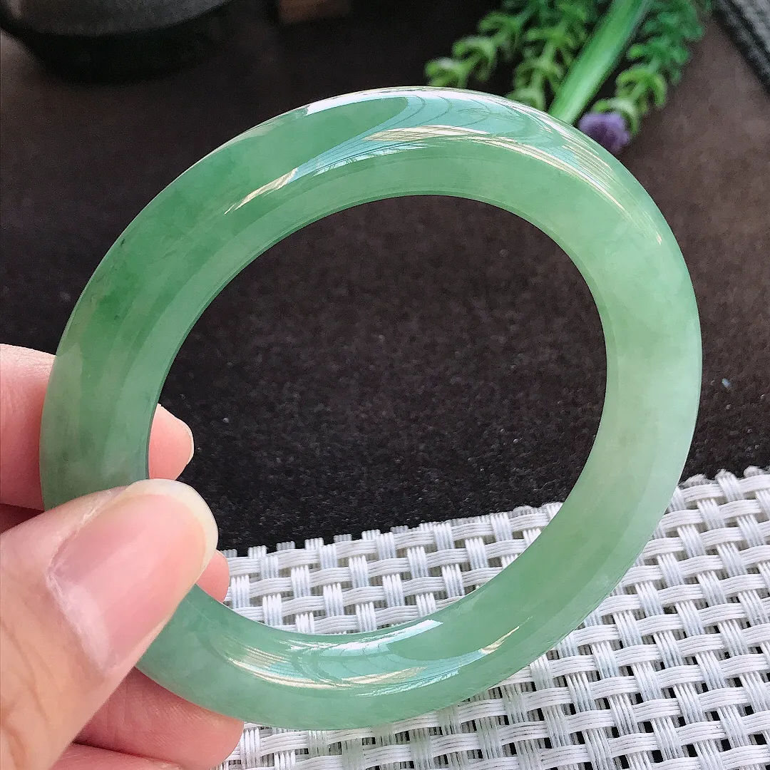 天然a货翡翠55/10.7/10.8老坑冰胶水灵冰晴满绿圆条手镯玉手镯