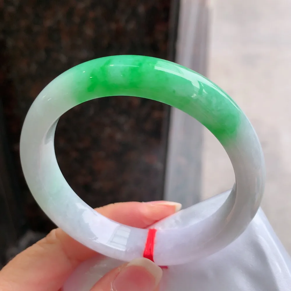 正圈冰糯阳绿 无瑕 尺寸:57.1/12.4/8.1 色好🥰🥰