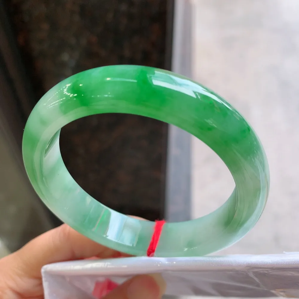 正圈一大节翠绿 无瑕 尺寸:56.7/13.1/8.4 色好