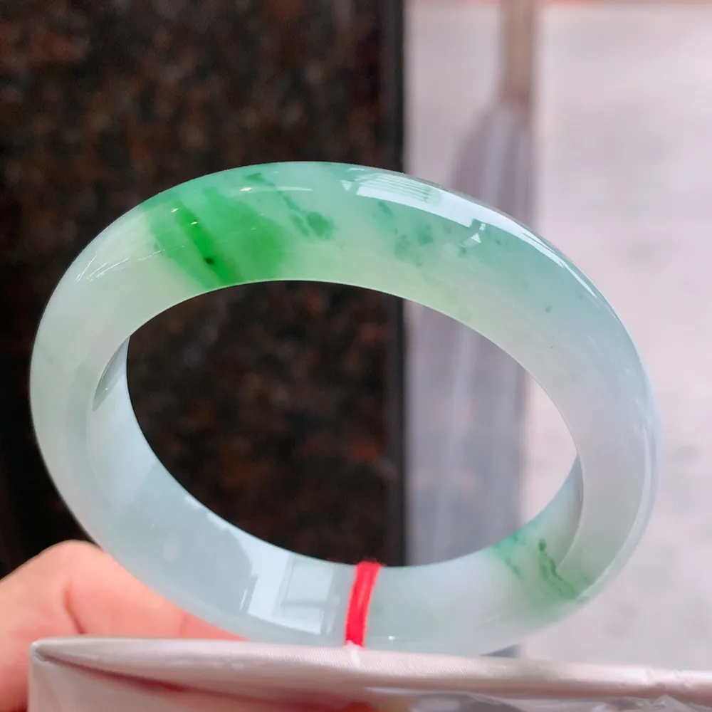 正圈高冰飘绿 无瑕 尺寸:55.7/12.8/8.8 种色俱佳