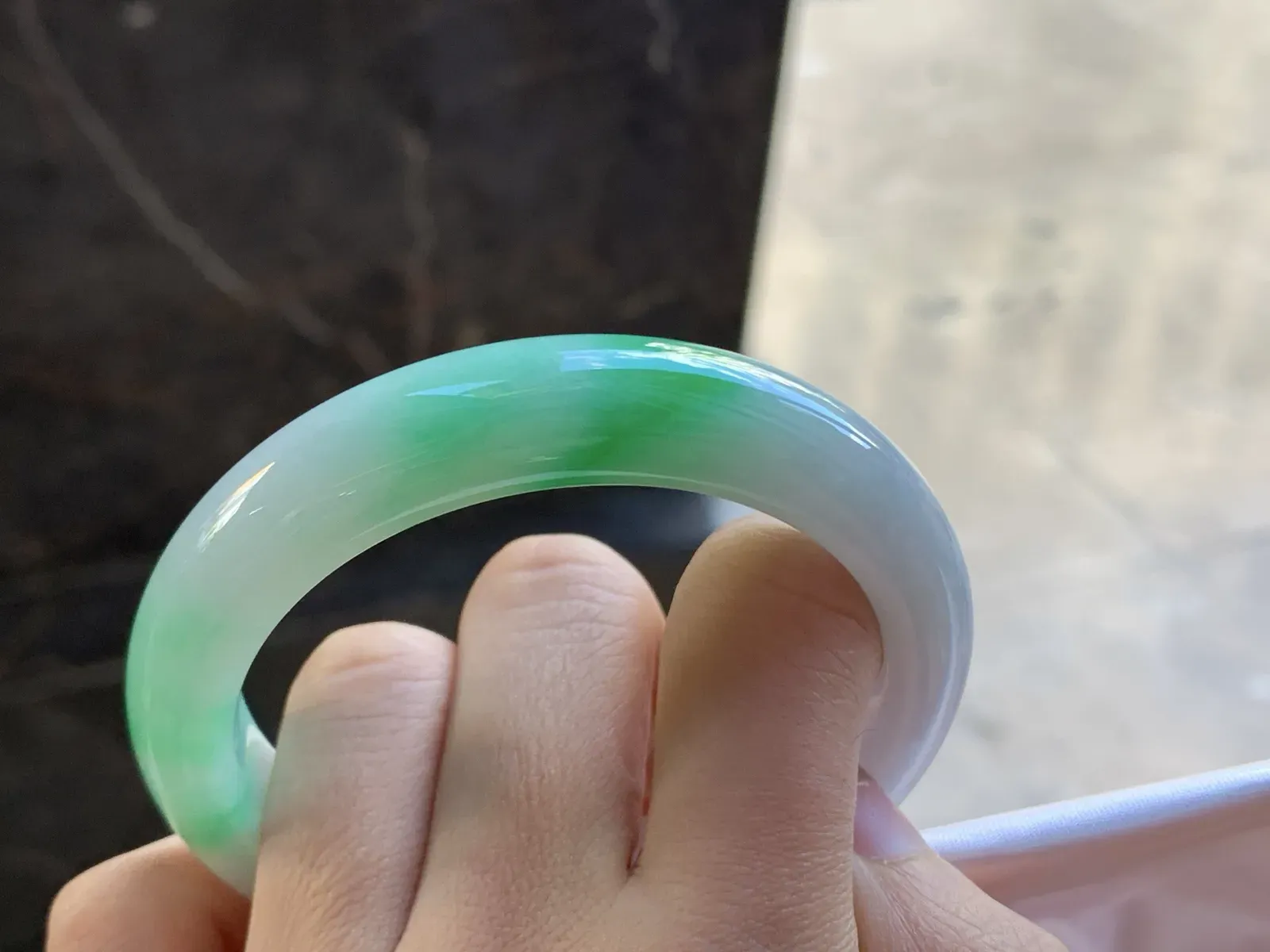 55-12.6-8.8

带色手镯^_^颜色阳玉质温润