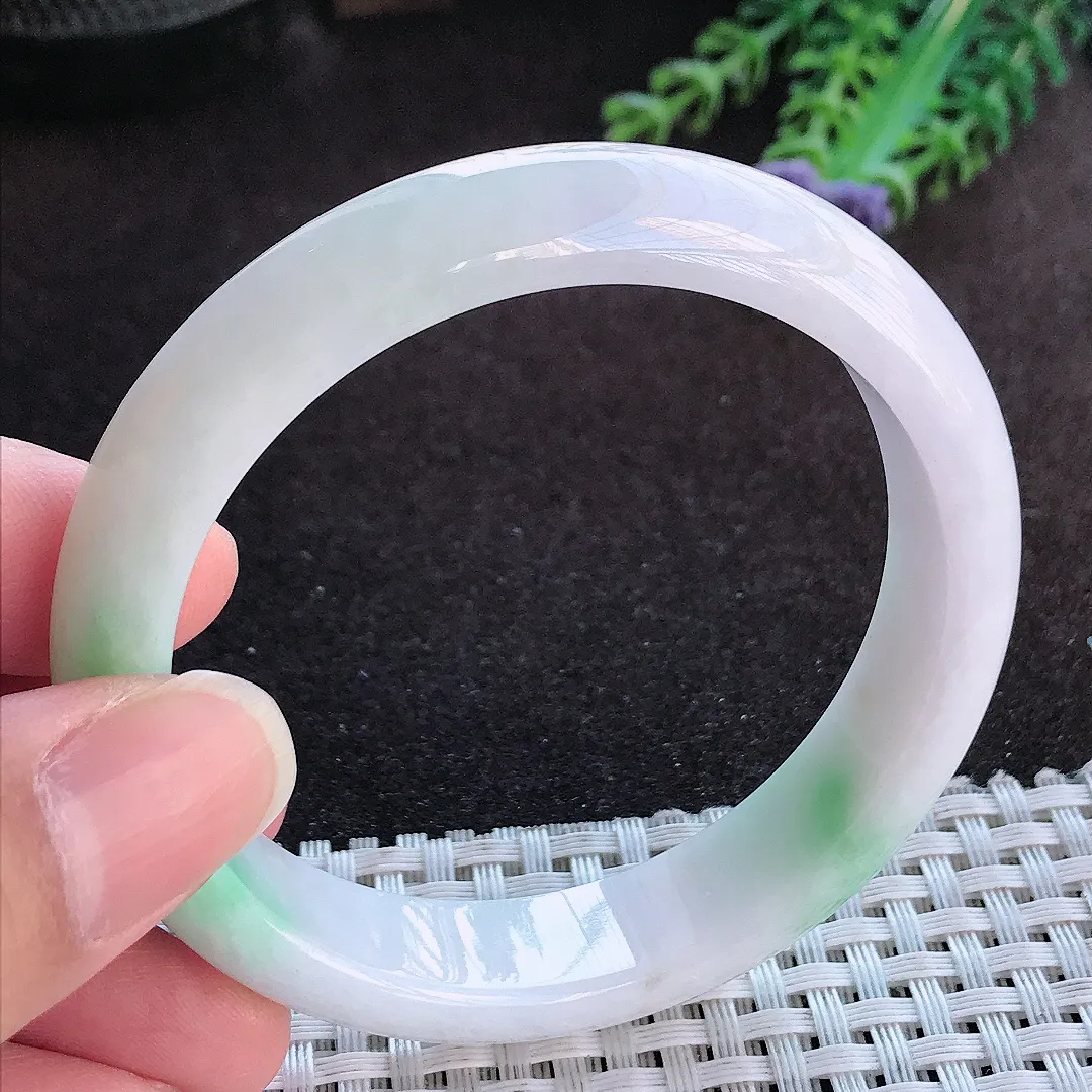 天然a货翡翠55.5/12.8/7.6老坑精美温润飘绿手镯宽边玉手镯