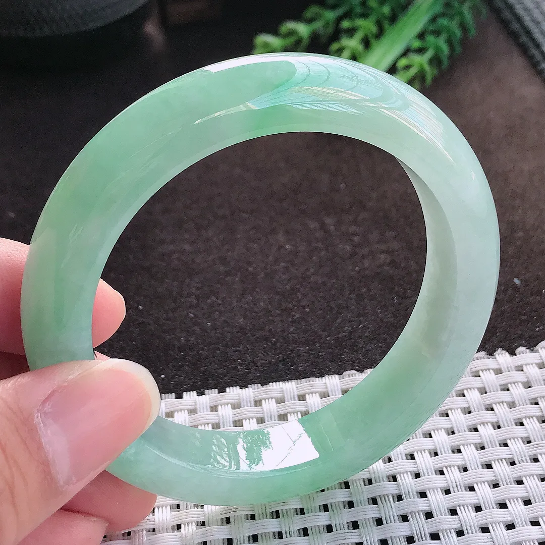 天然a货翡翠56.5/12.7/9.3老坑冰润起胶满绿甜绿手镯宽边玉手镯