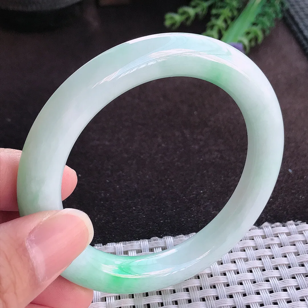 天然a货翡翠56/10.2/10.6老坑精美温润飘阳绿圆条手镯玉手镯