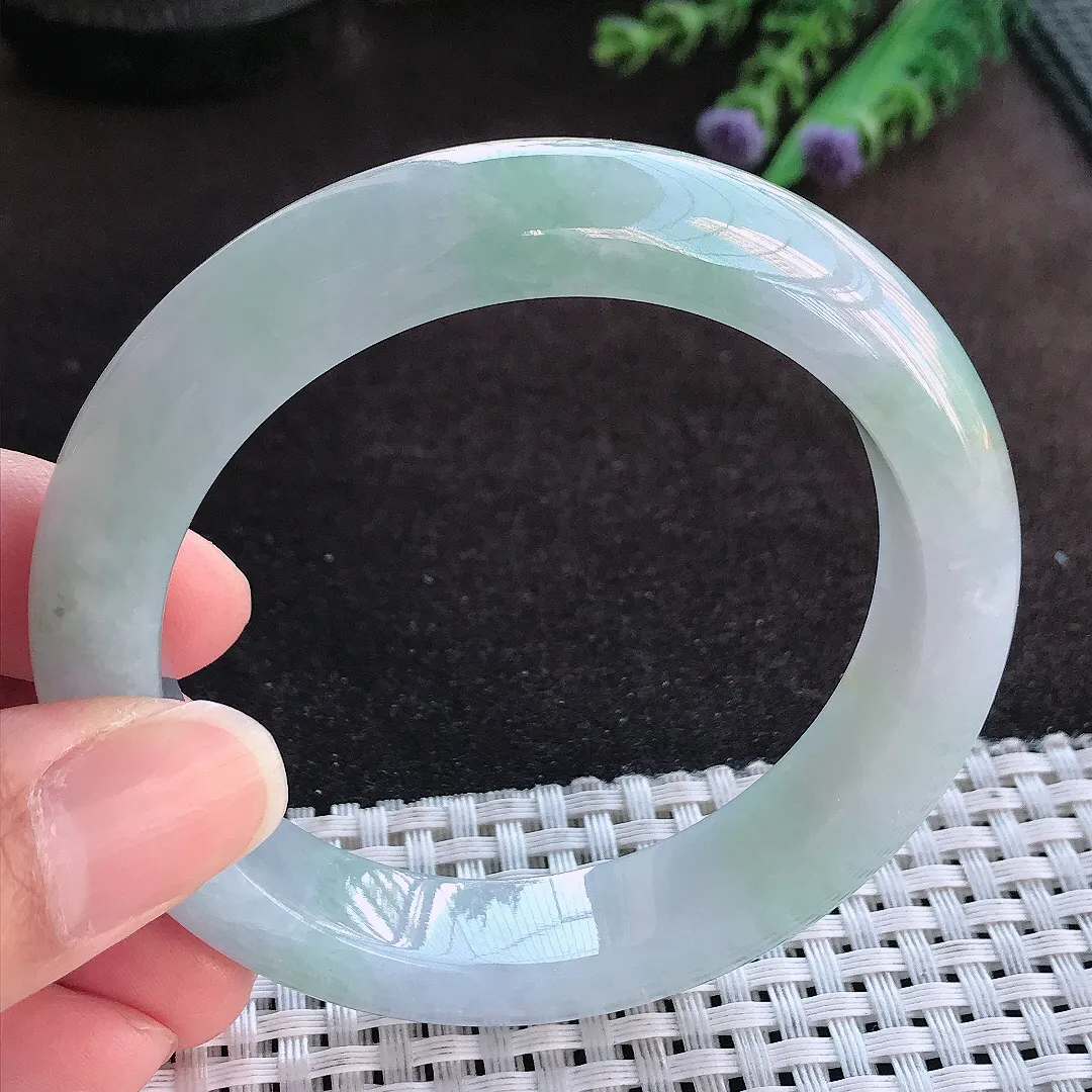 天然a货翡翠56/12.4/9.1老坑精美冰润浅绿色手镯宽边玉手镯