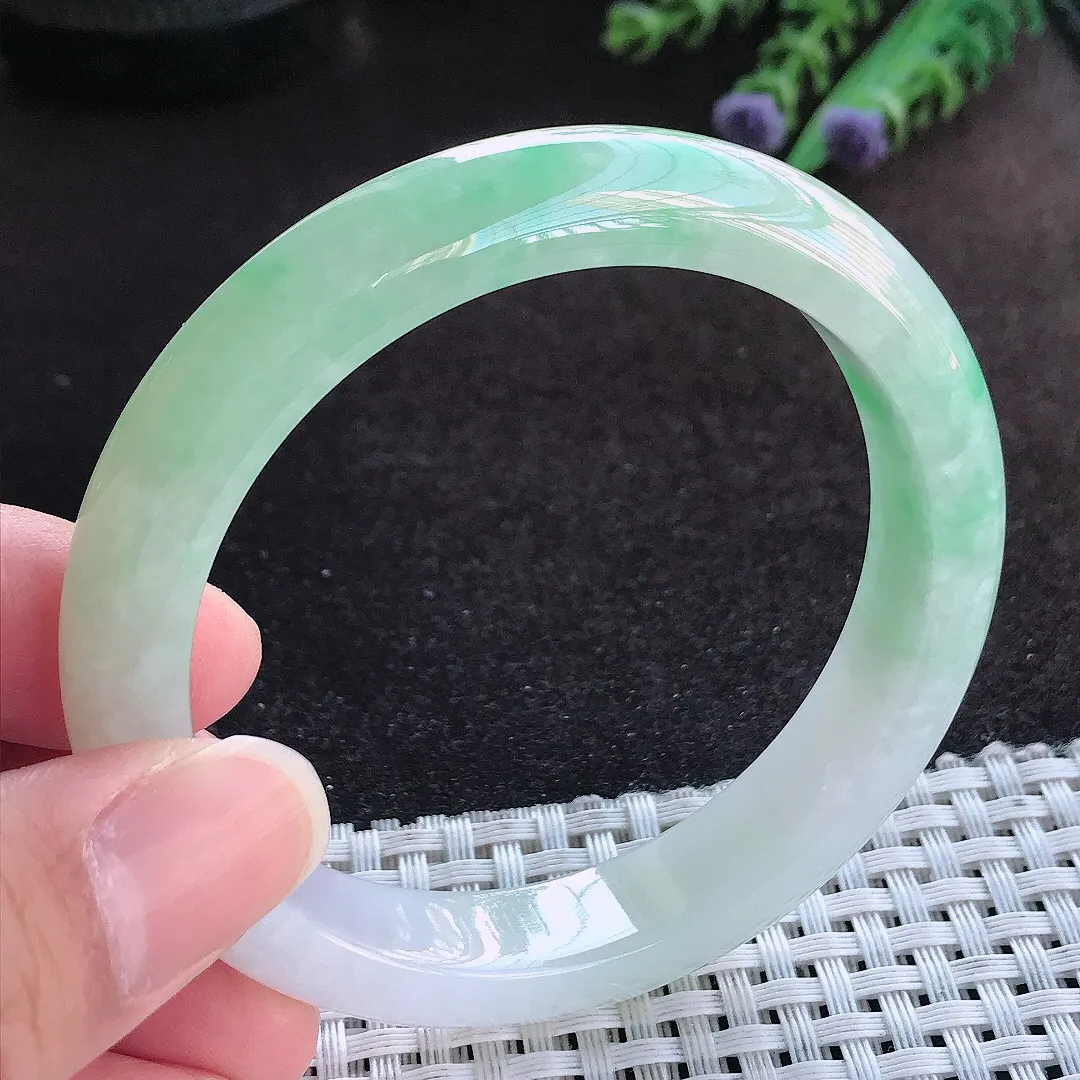 天然a货翡翠56/11.5/8.1老坑冰润水灵飘绿手镯宽边玉手镯