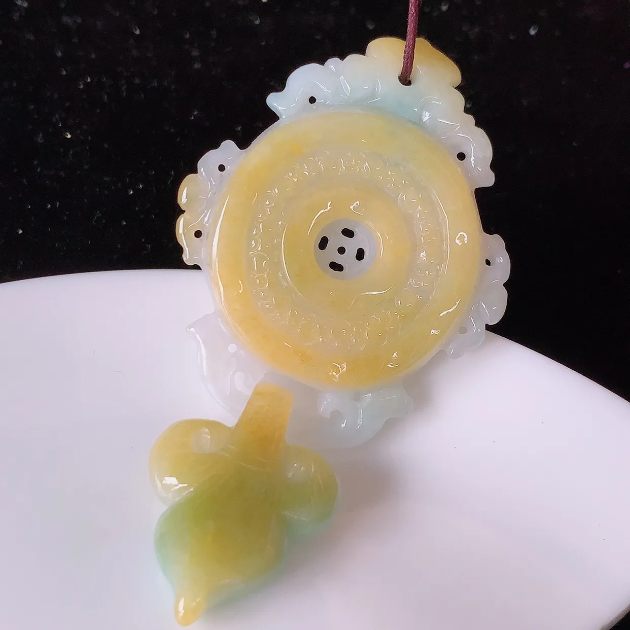 自然光实拍，冰润黄加绿翡翠时来运转吊坠，种老水足，雕工精湛 ，寓意美好，佩戴时尚出众！#60.17