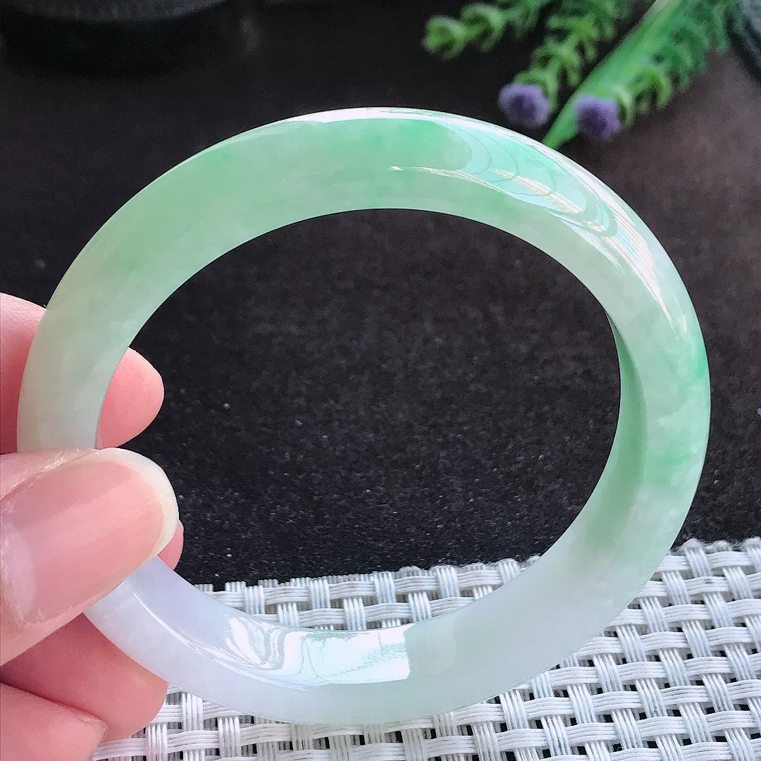 天然a货翡翠56/11.5/8.1老坑冰润水灵飘绿手镯宽边玉手镯