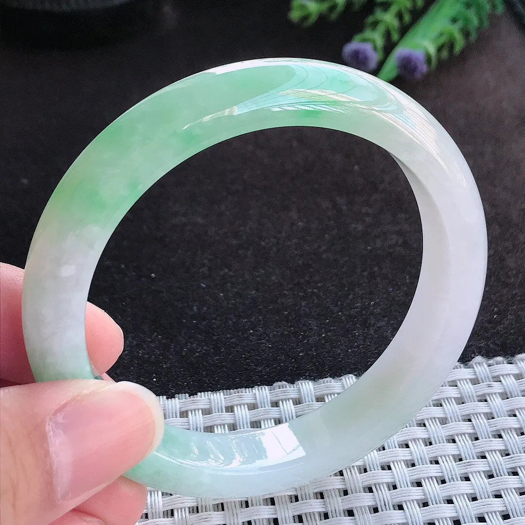 天然a货翡翠56/11.5/8.1老坑冰润水灵飘绿手镯宽边玉手镯