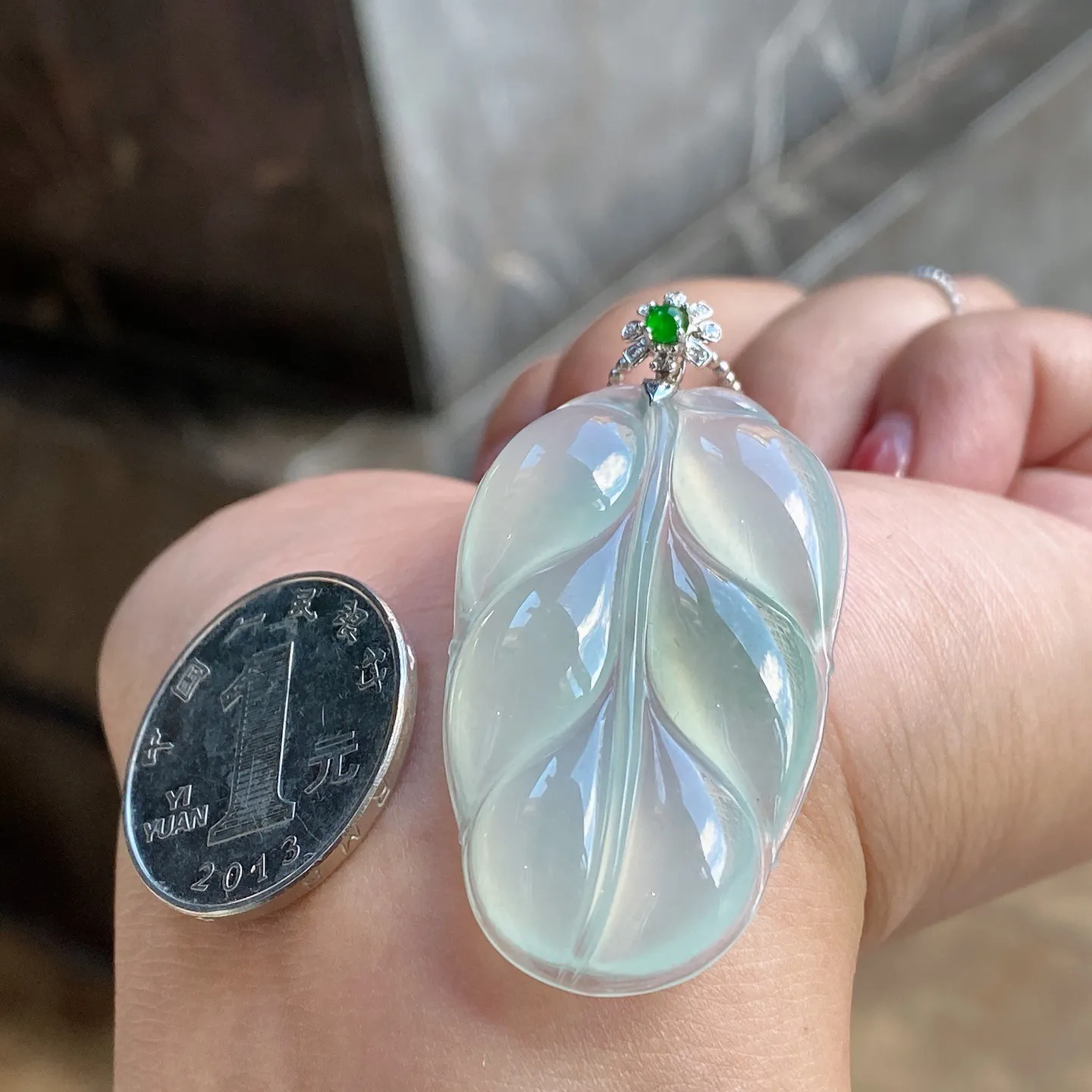冰晴叶子吊坠 尺寸50.3-24.5-5.6毫米