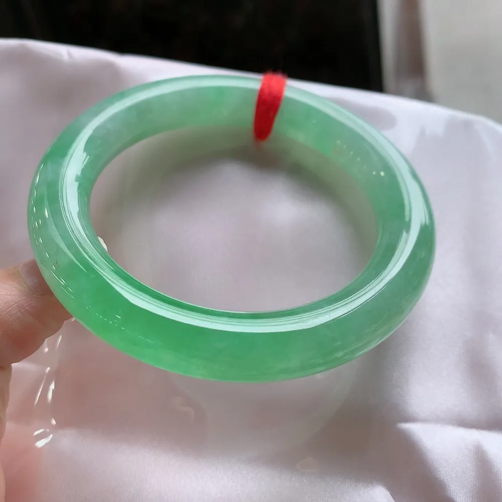 圆条高冰阳绿 无瑕 尺寸:56.9/11.5 种色俱佳