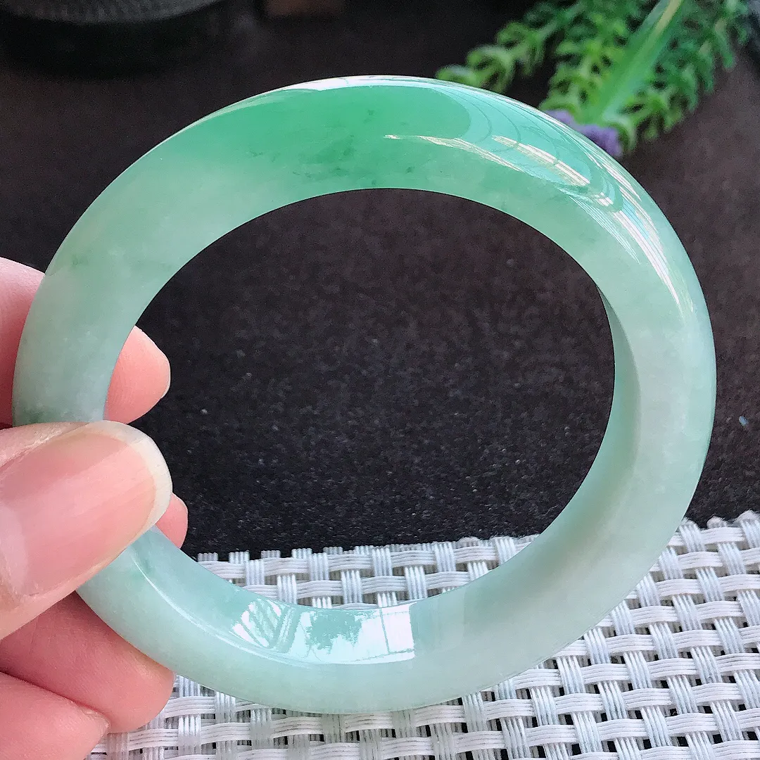 天然a货翡翠55.5/12.1/9.3老坑冰胶水灵甜绿色手镯宽边玉手镯