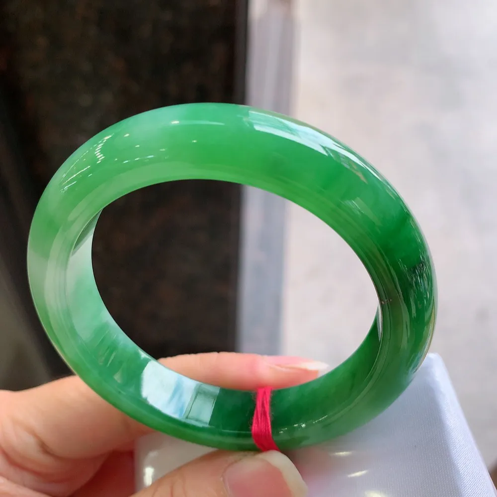 正圈一大圈辣绿 无瑕 尺寸:54.2/12.3/9.1 色辣